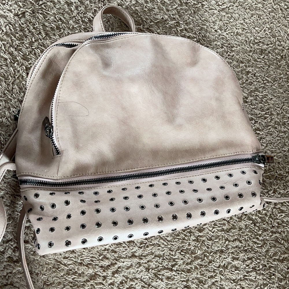 Backpack - Picture 2 of 7